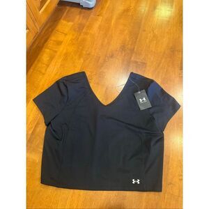 NWT Under Armour Women’s 1X Black Cropped V-Neck Training Workout Top Plus Size